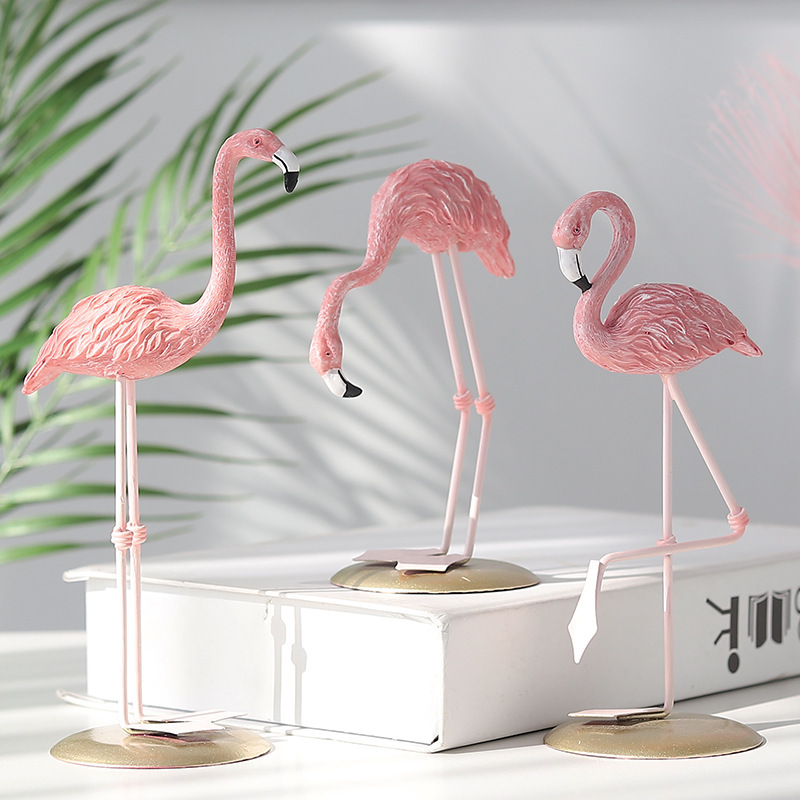 Resin Art For Wedding Gift - ピンクのフラミンゴの置物3個セット 熱帯鳥の卓上装飾 モダンなホームオフィスの棚飾り 結婚式やパーティーのギフト