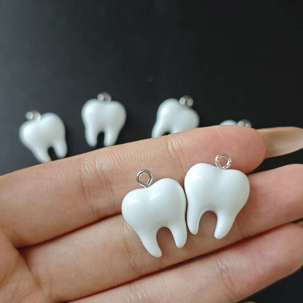 10 個かわいい白い歯樹脂ペンダント小さな歯チャームジュエリ - Resin Art Calligraphy のレビューと価格