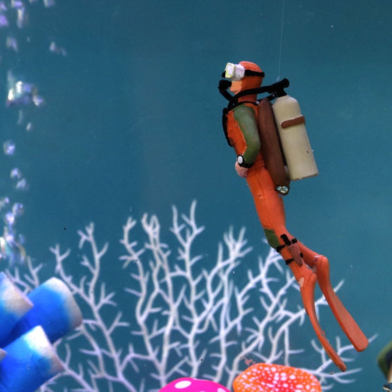 水族館ダイバー装飾フローティング樹脂ダイバーハンドカラーリン - Resin Art Underwater のレビューと価格
