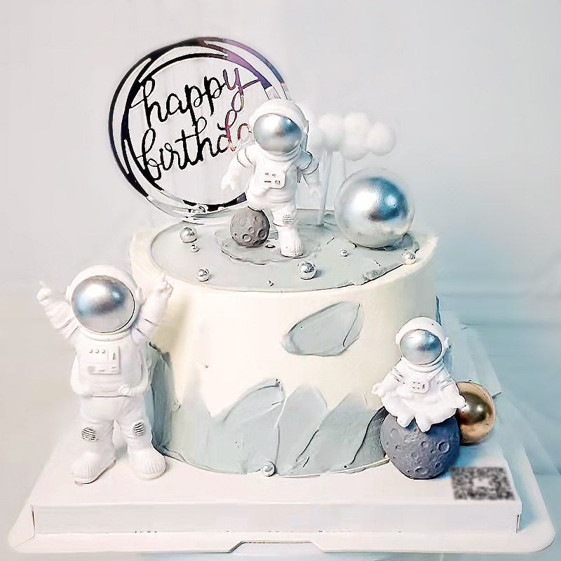 宇宙飛行士ケーキトッパー 宇宙テーマ誕生日パーティーデザート - Resin Art Alphabet のレビューと価格