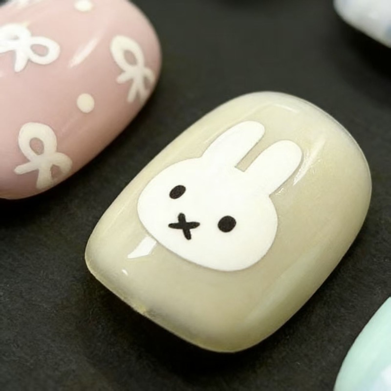 ミッフィーバニー |   ふわふわマカロンカラーのミッフィー - Resin Art Accessories のレビューと価格